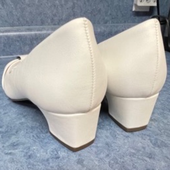 NEW Easy Street Super Flex White Heels Pumps - Picture 5 of 6